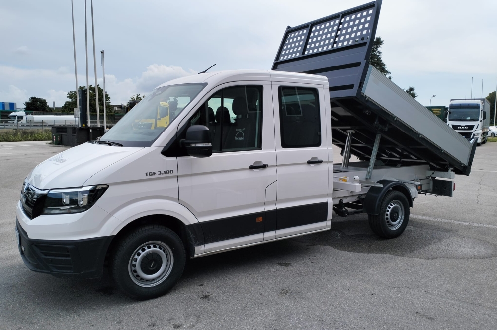 SUPER TGE USATO 7 POSTI AUTOCARRO RIBALTABILE